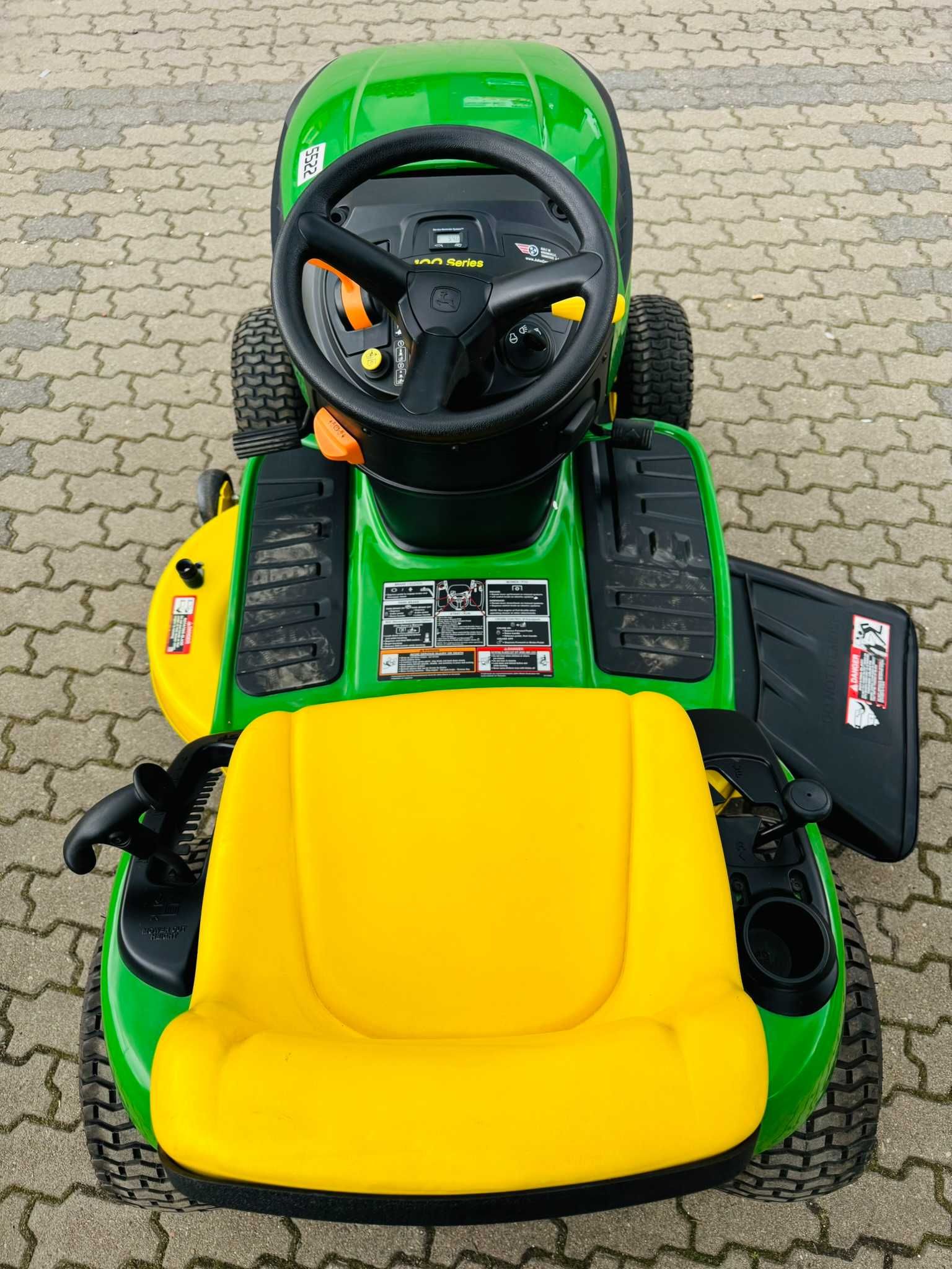 Traktorek kosiarka John Deere E100 Briggs&Stratton USA! 54 moto godz.