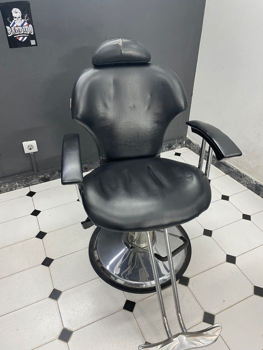 Oportunidade de barbearia - cadeira + espelho
