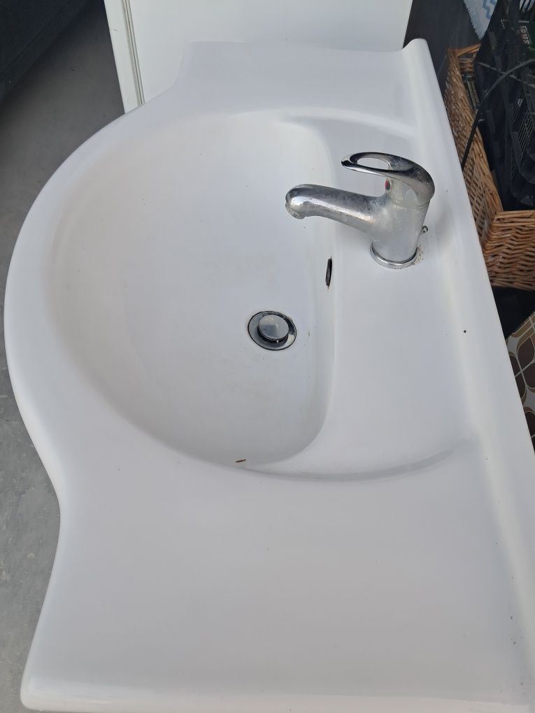 Movel wc com lavatório e torneira