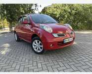 Nissan Micra  красная