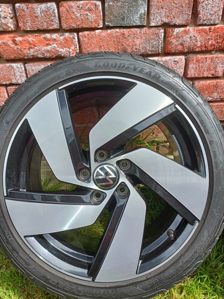 Alufelgi VW Golf GTI 18 5x112 et 51 7.5J opony lato