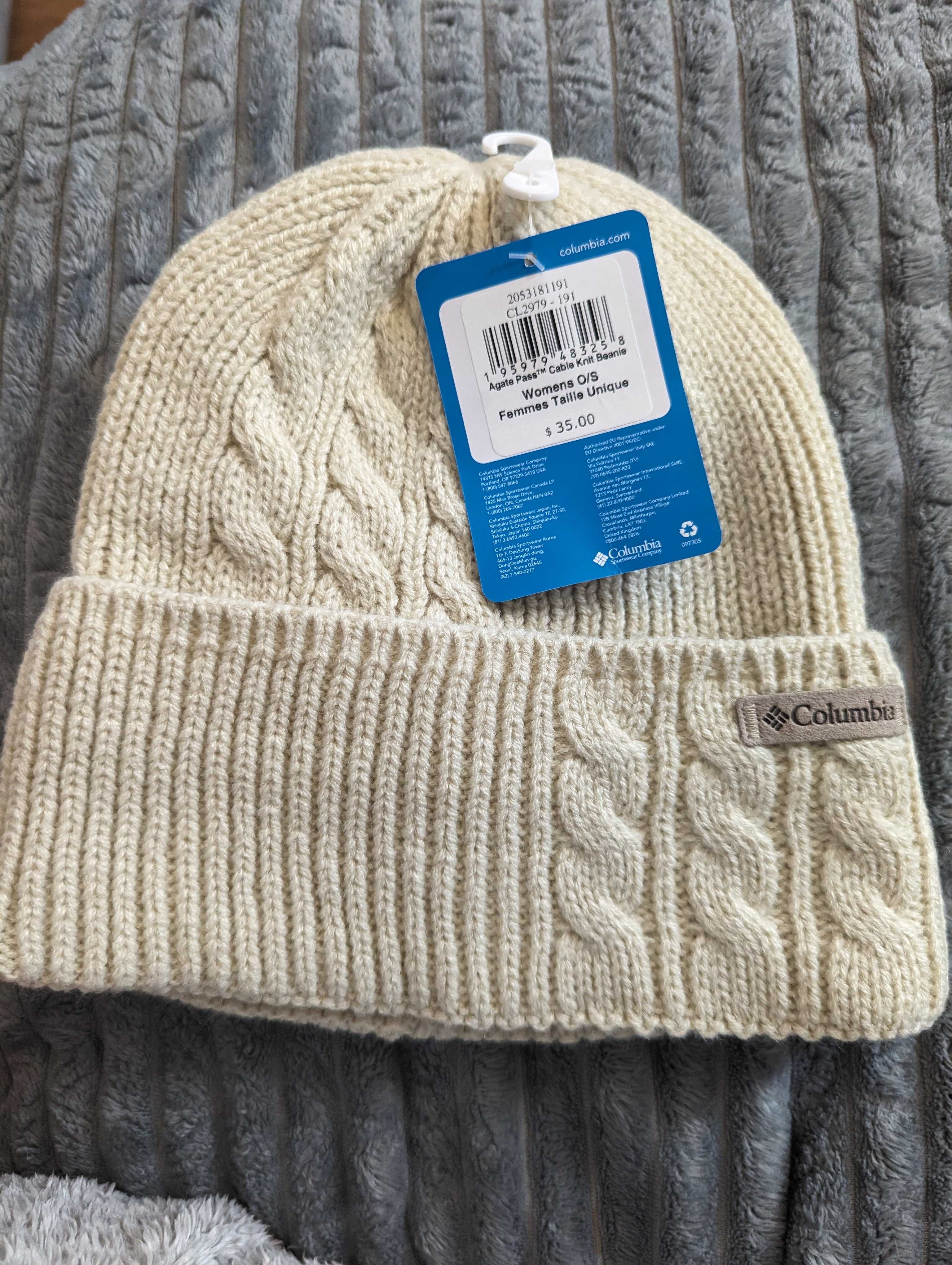 Women's agate pass cable knit beanie