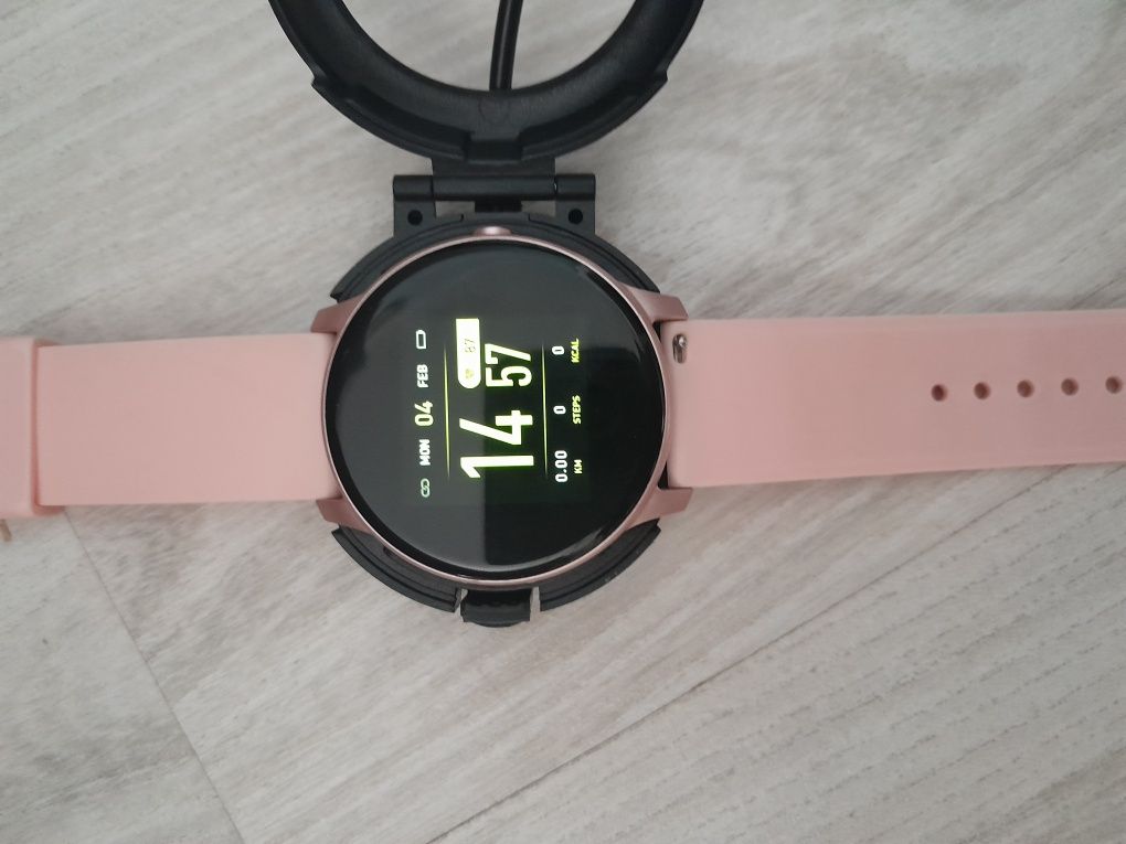 Smartwatch różowy jak nowh