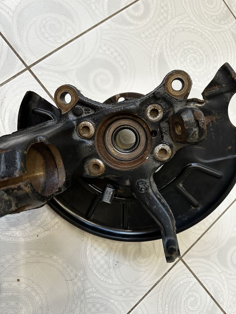 Поворотний кулак (цапфа) Ліва, в зборі VW Jetta 6, Passat B8