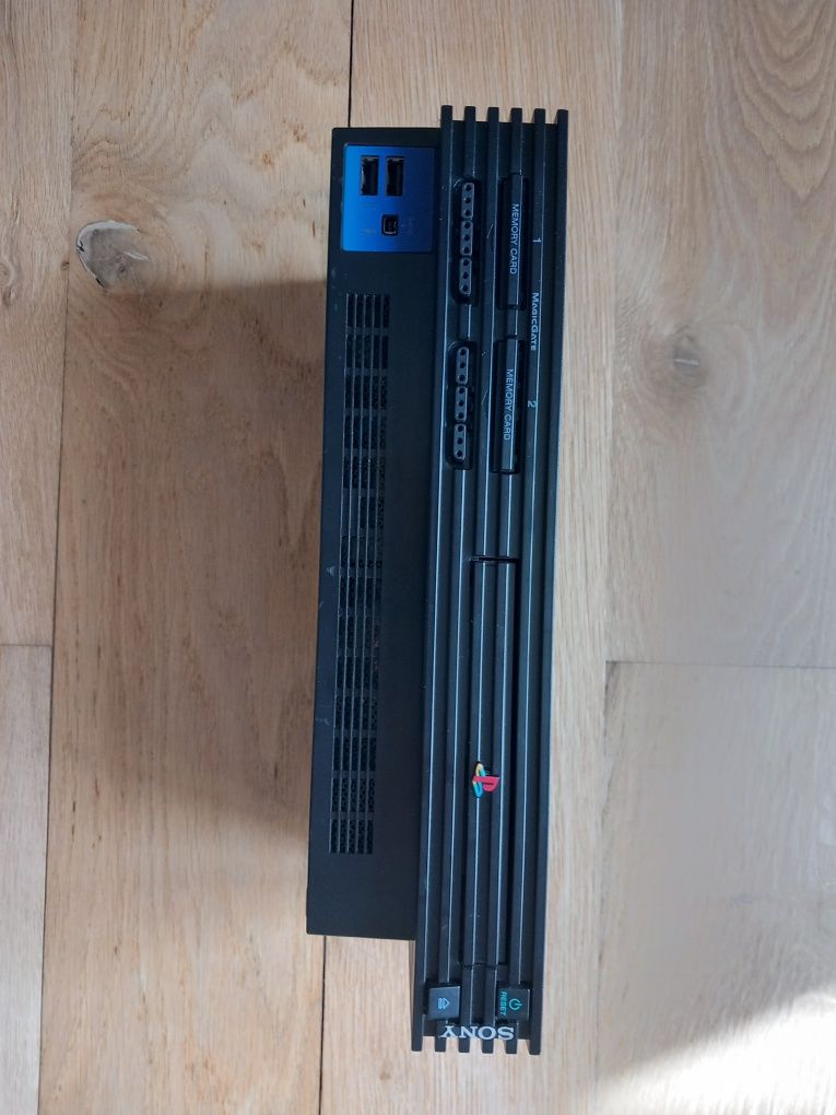 Playstation 2 com 12 jogos + comando +cartão de memória + cabos.