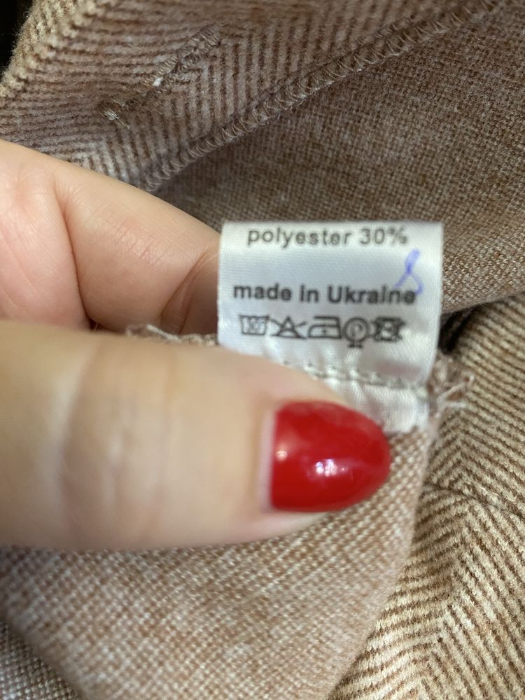 Жіночий костюм із спідницею