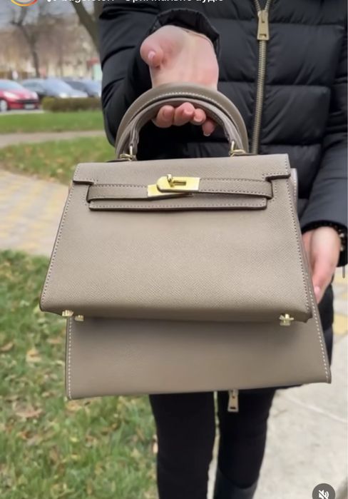 Стильна сумочка з довгим ремінцем