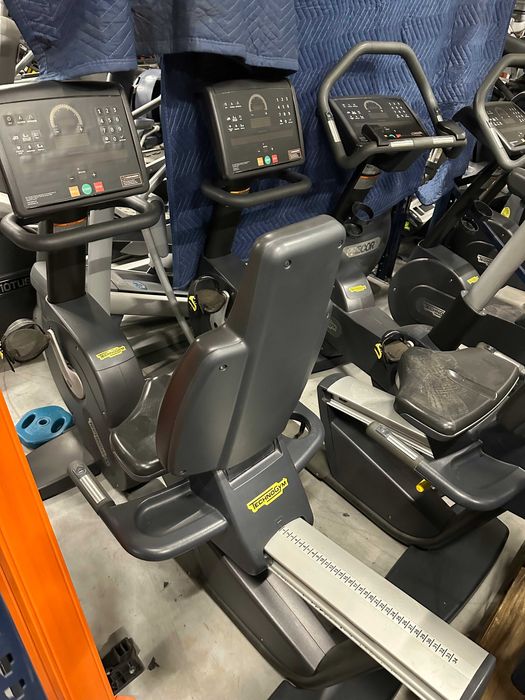 TECHNOGYM rower poziomy Excite 1000 LED