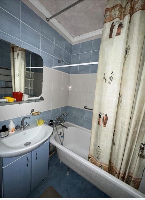 Продам 2 квартиру м.Студентческая Ак.Павлова 142