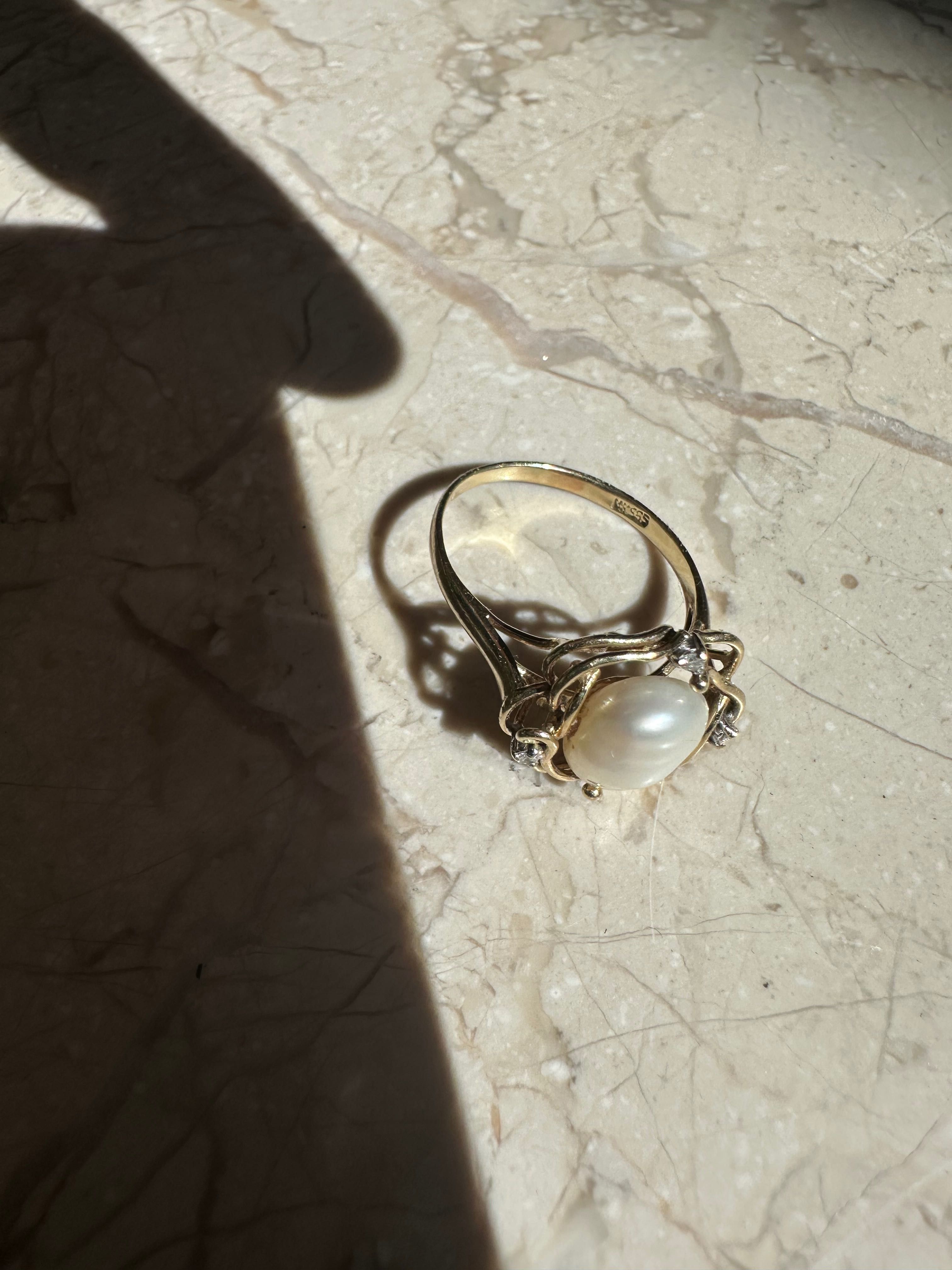 Złoty pierścionek 585 z prawdziwą perłą