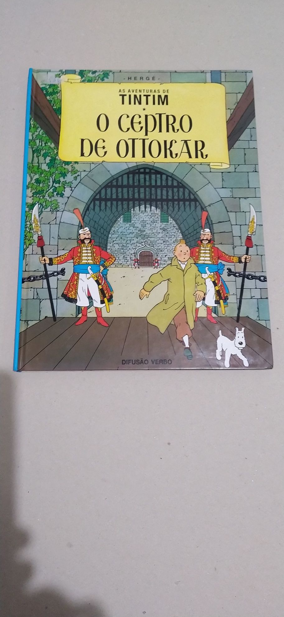 Livros do Astérix, Gaston, Tintim (capa dura 6€ e outros 4€)