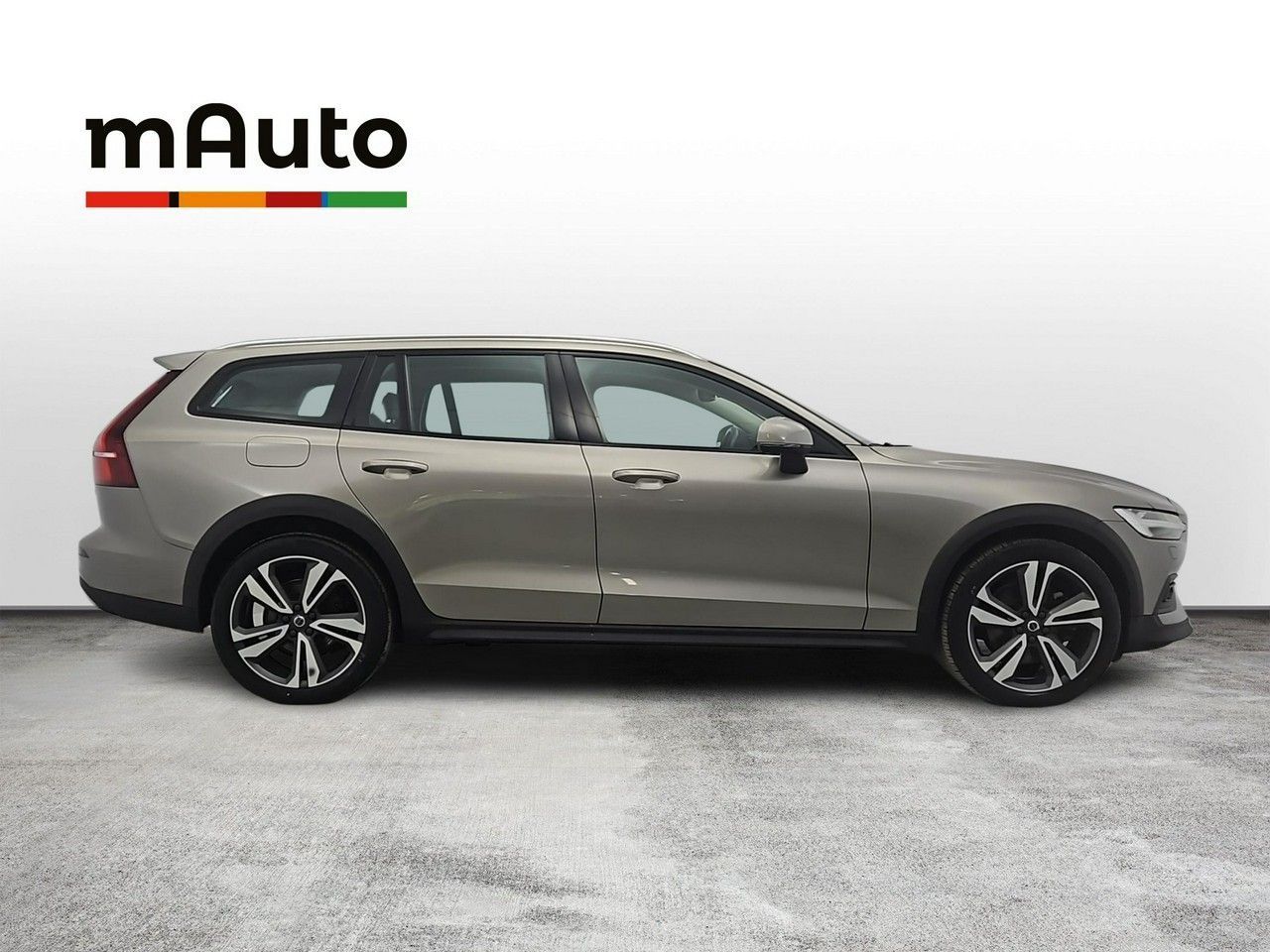 Volvo V60 Cross Country CC Plus B4 D AWD ! Z Polskiego Salonu ! Faktura Vat !
