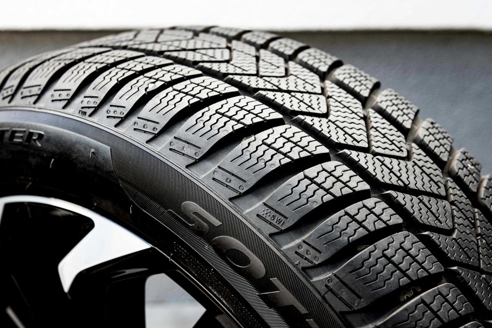 4 Oryginalne Nowe Alufelgi Felgi + Opony Zimowe Lexus 18" 5x114,3 ET45