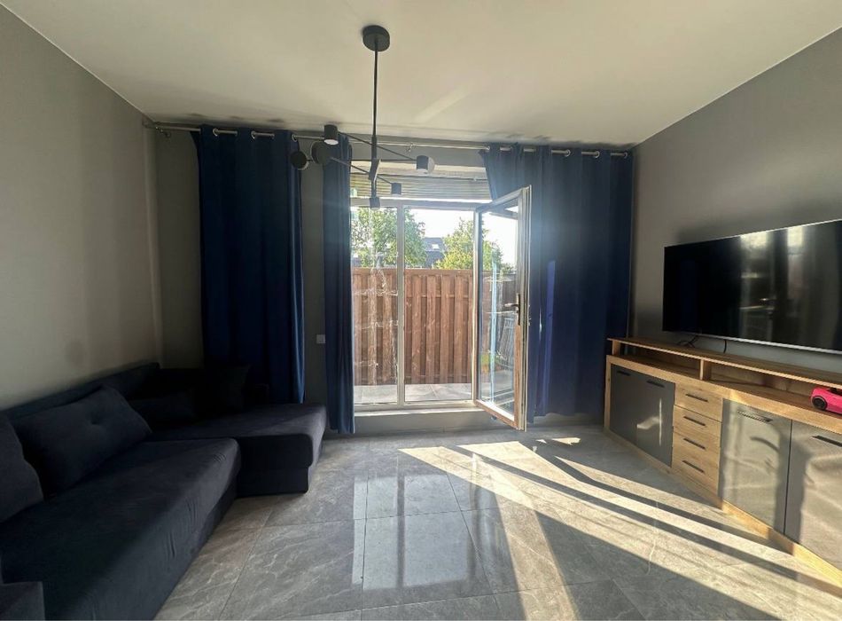 Нові Петрівці, Таун Хаус