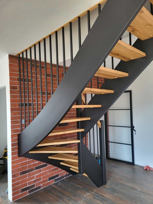 schody drewniane debowe dywanowe proste metalowe  Polska i UE