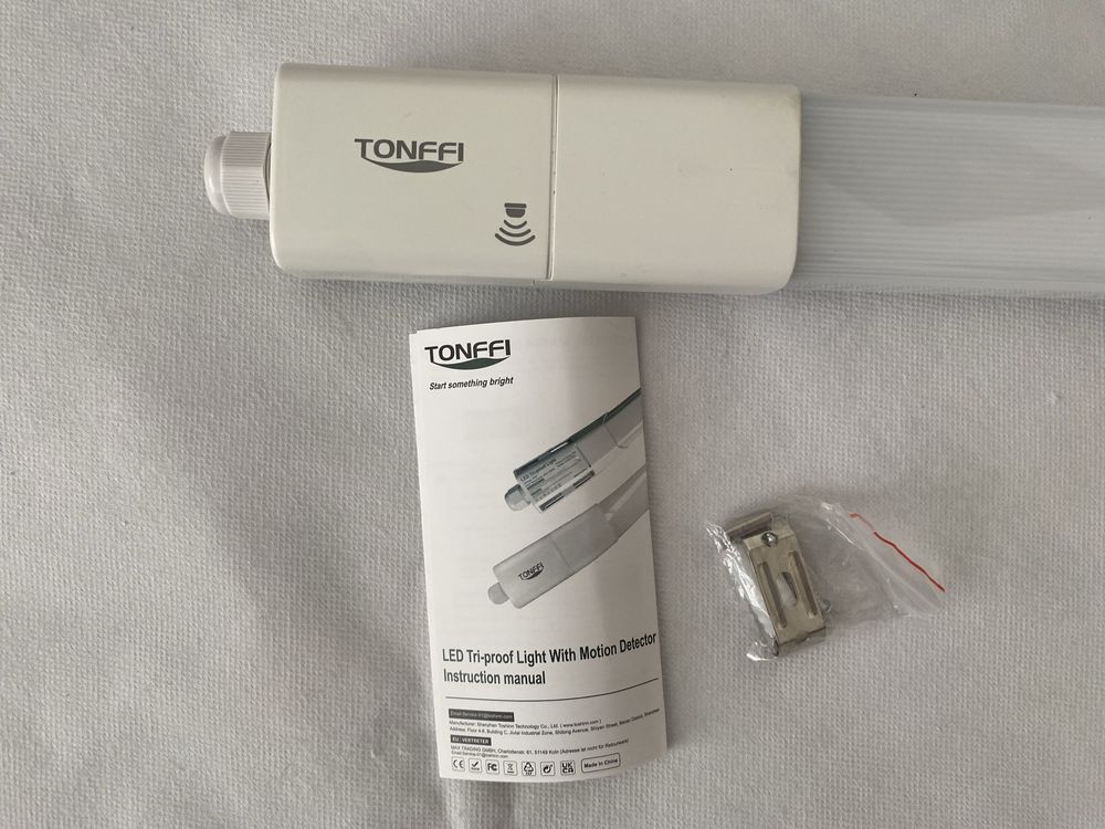 TONFFI Lampa LED 115 cm do wilgotnych pomieszczeń, 36 W 4100 lm J84