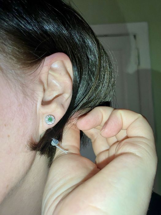 Сережки с бриллиантами. Пусеты изумруд и диамант. Кульчики золото.