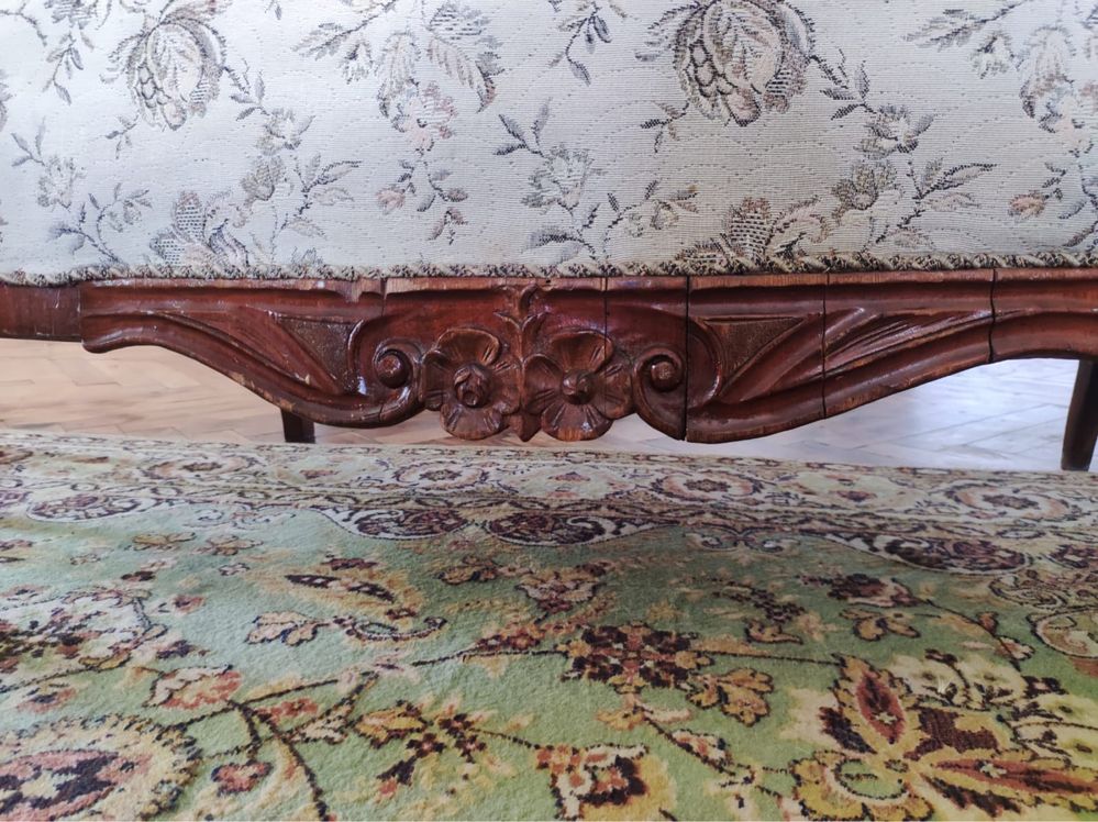 Stara zabytkowa sofa. Antyk.
