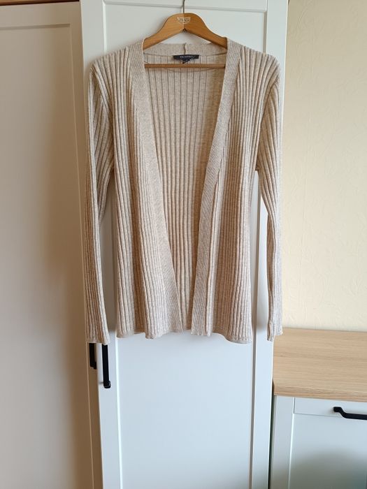 Kardigan, sweter, narzutka z długim rękawem. Klasyczny, elegancki.