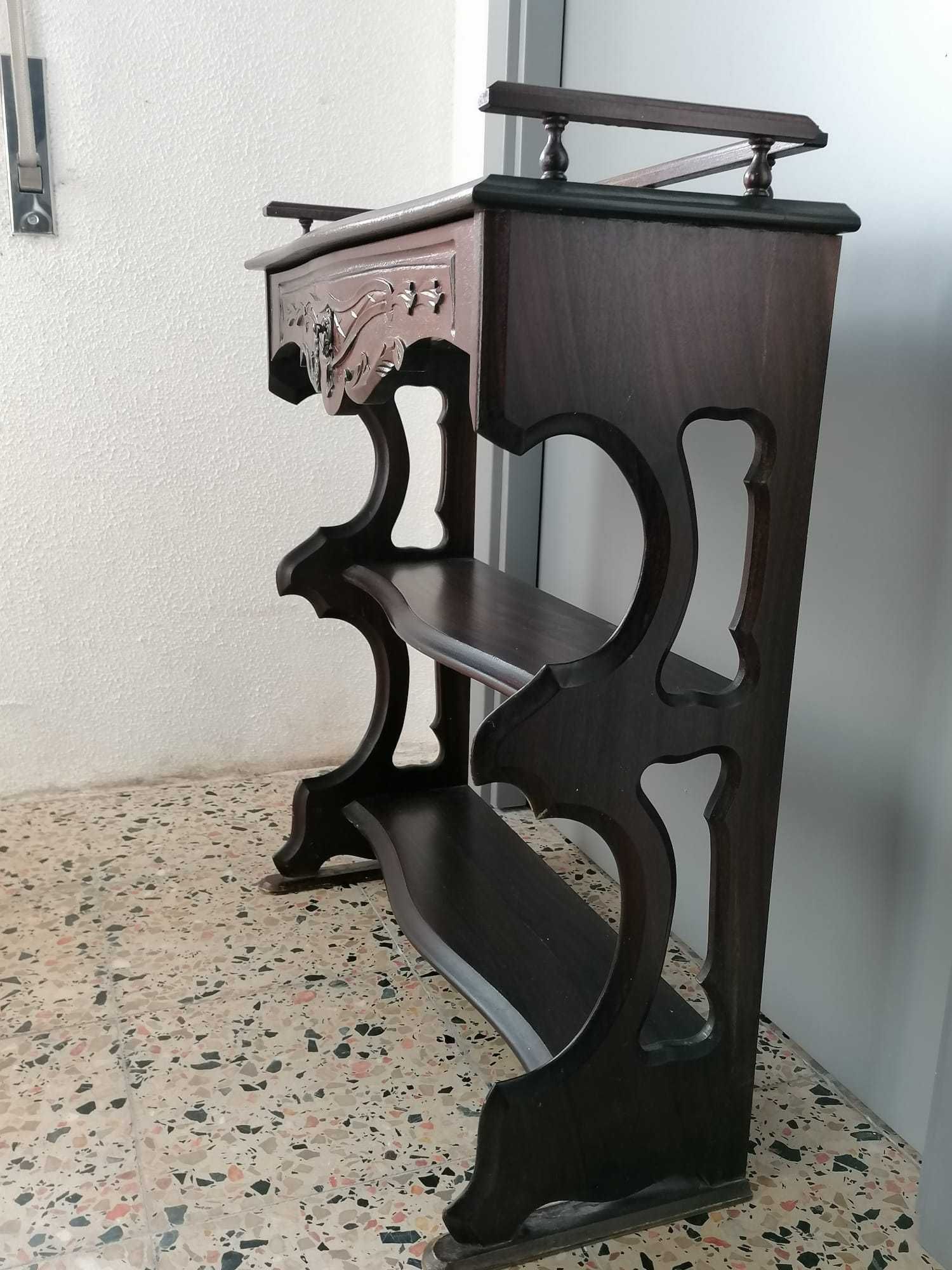 Mesa de Apoio Antiga