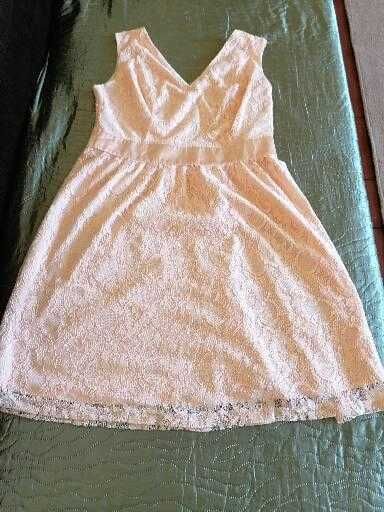 Sukienka w kolorze łososiowym