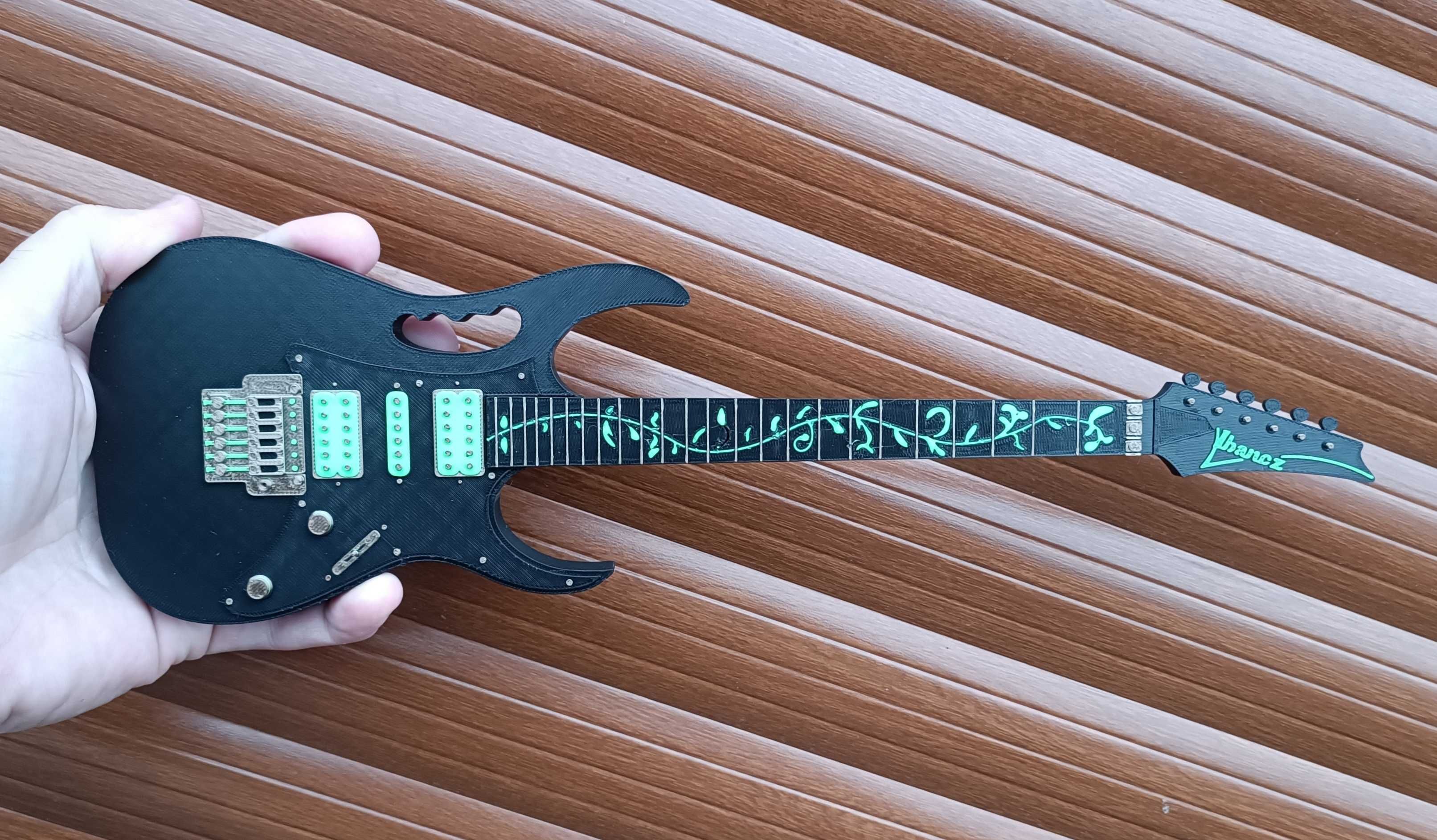 Gitara mini Ibanez JEM Steve Vai prezent gadżet brelok