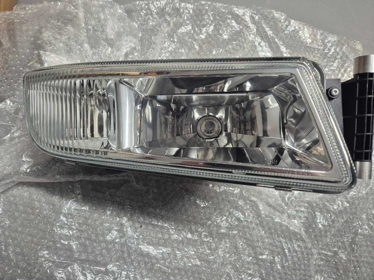HALOGEN LAMPA przeciwmgielna MAN TGX TGS PRAWY 81.25101.6522