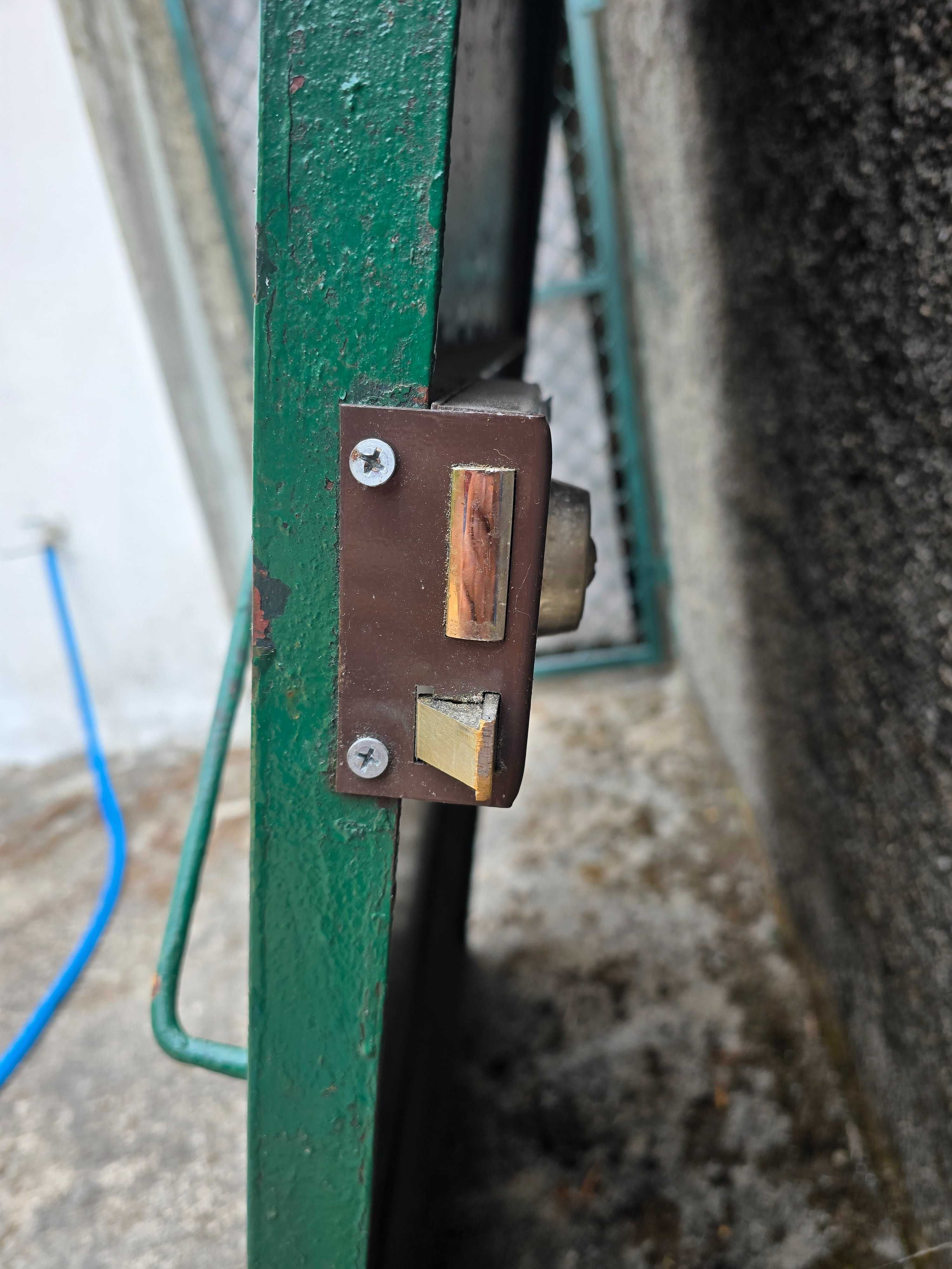 Porta de aço  galvanizado 1,96mx1,08m