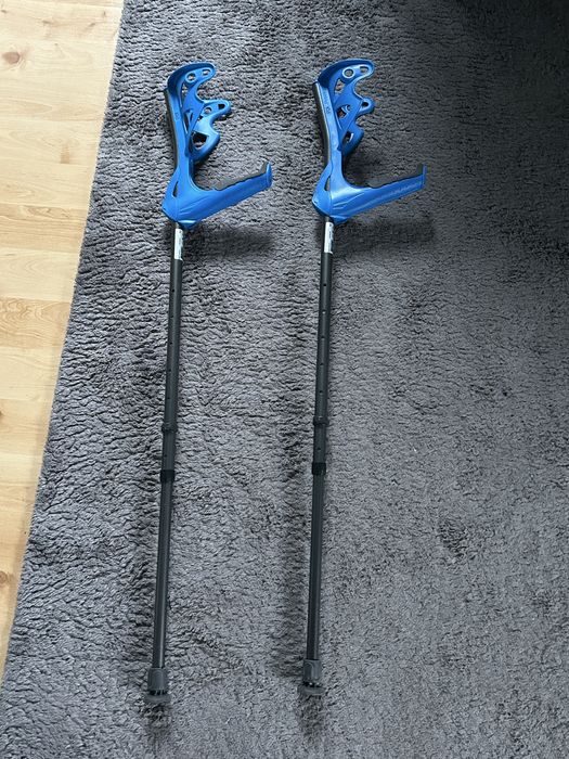 Regulowane Kule ortopedyczne rehabilitacyjne z miękkimi rączkami