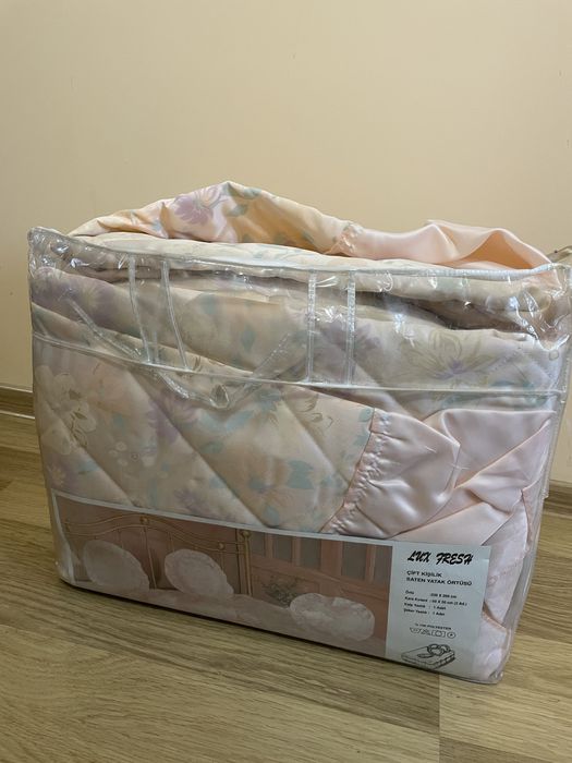 Персикове покривало на ліжко з фігурними подушками, Туреччина