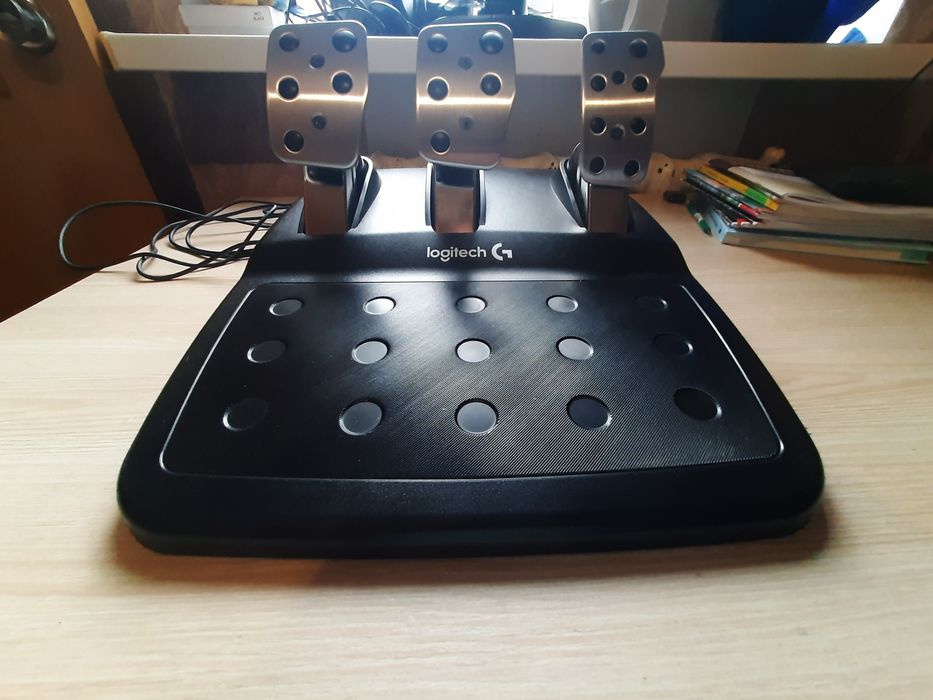 Руль от компании Logitech  руль Logitech g29+кпп