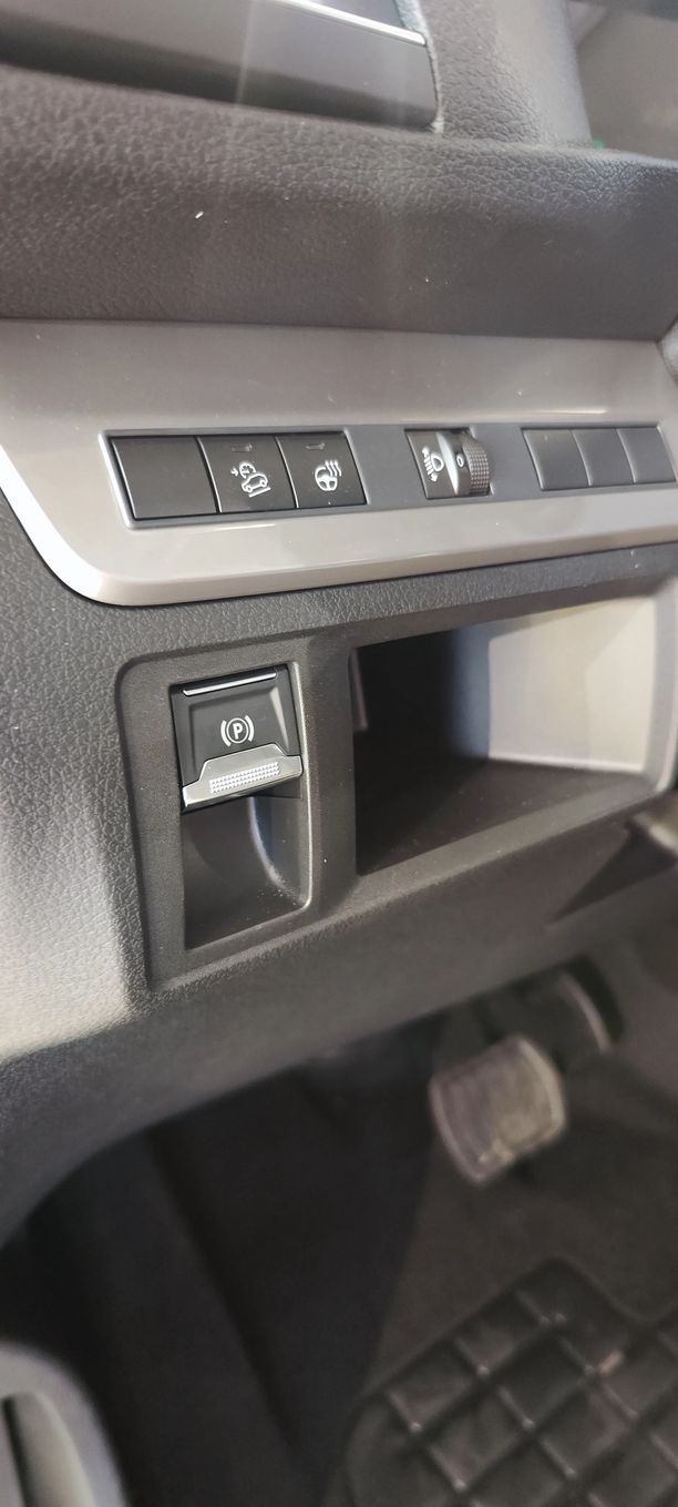 Peugeot Traveller Business long diesel automat 8 miejsc.