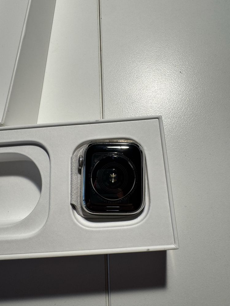 Apple Watch Series 5 – 40 mm – stal