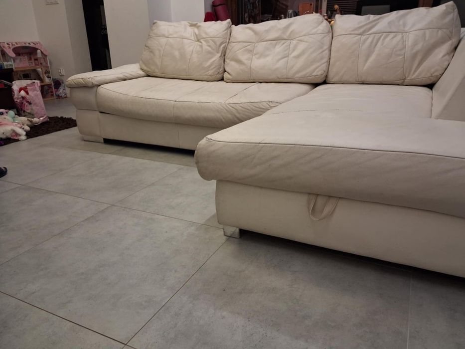 Biały skórzany narożnik