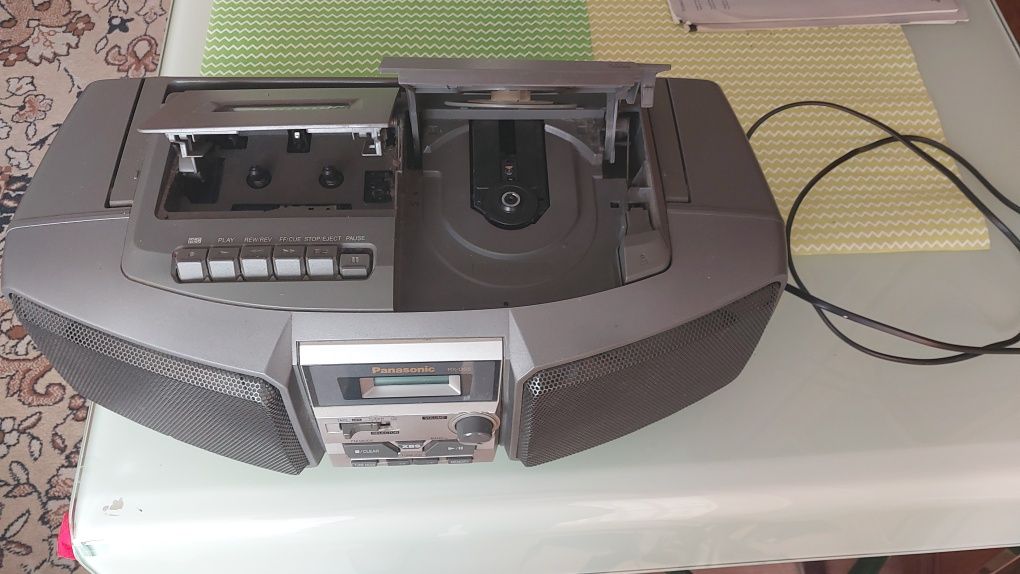 PANASONIC RX -DS5..Radio, płyty CD, kaseta magnetofonowaa.