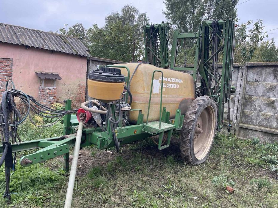 Продам Причіпний оприскувач amazone ug2000