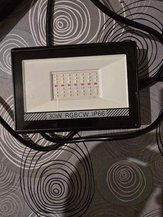 Halogeny Led WiFi tuya reflektory 30W RGBCW floodlight
