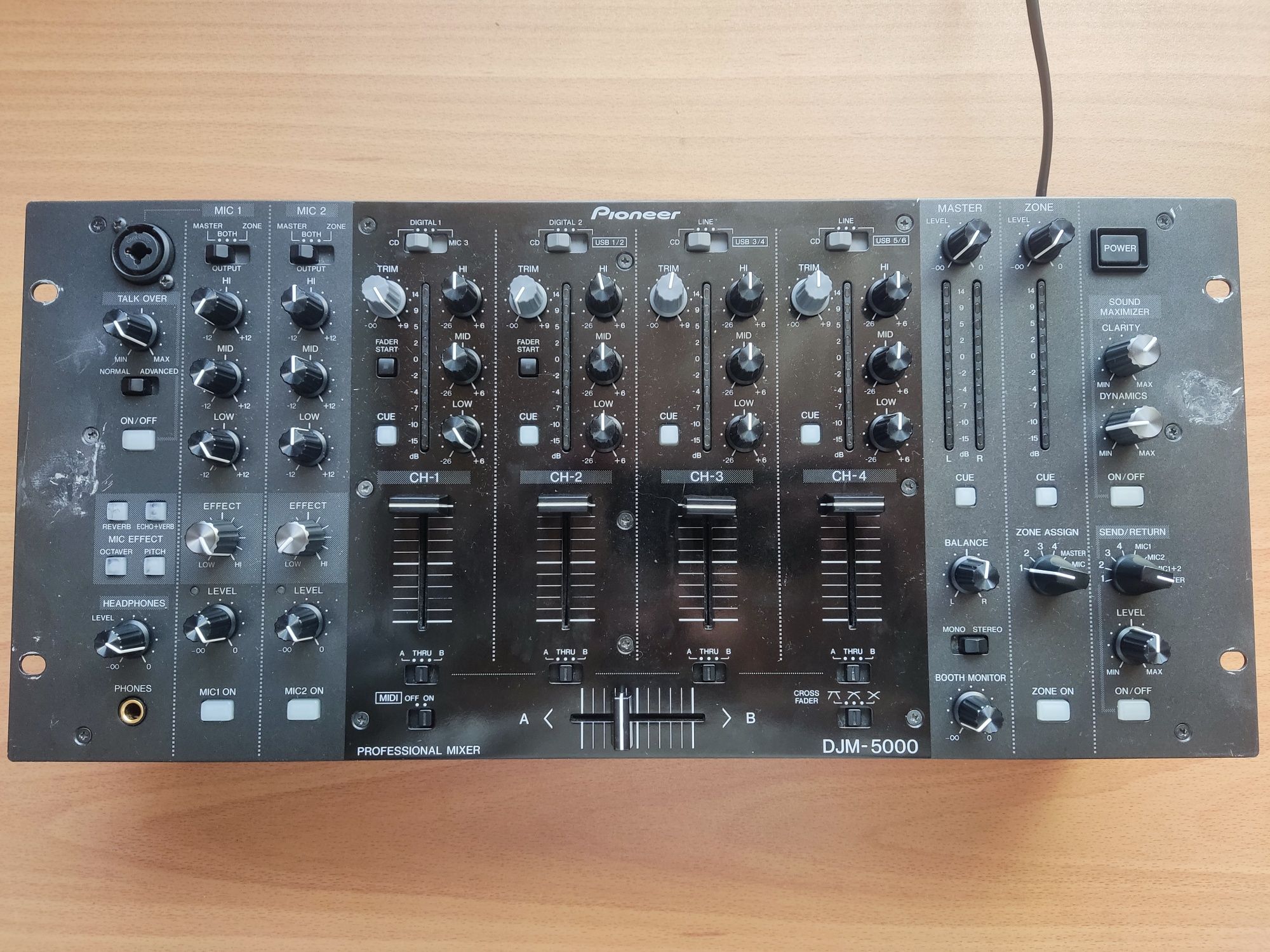 Pioneer DJM 5000 (не djm 900, не xone)