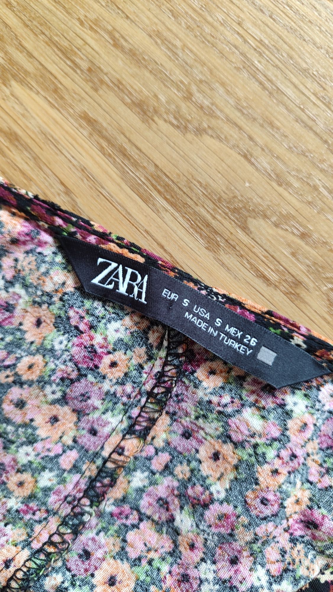 Sukienka kopertowa falbanką kwiatuszki 100% wiskoza do pracy Zara r.36