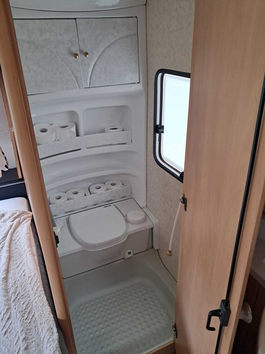 Sprzedam przyczepa Hobby 560 De Luxe , 6 osobowa .