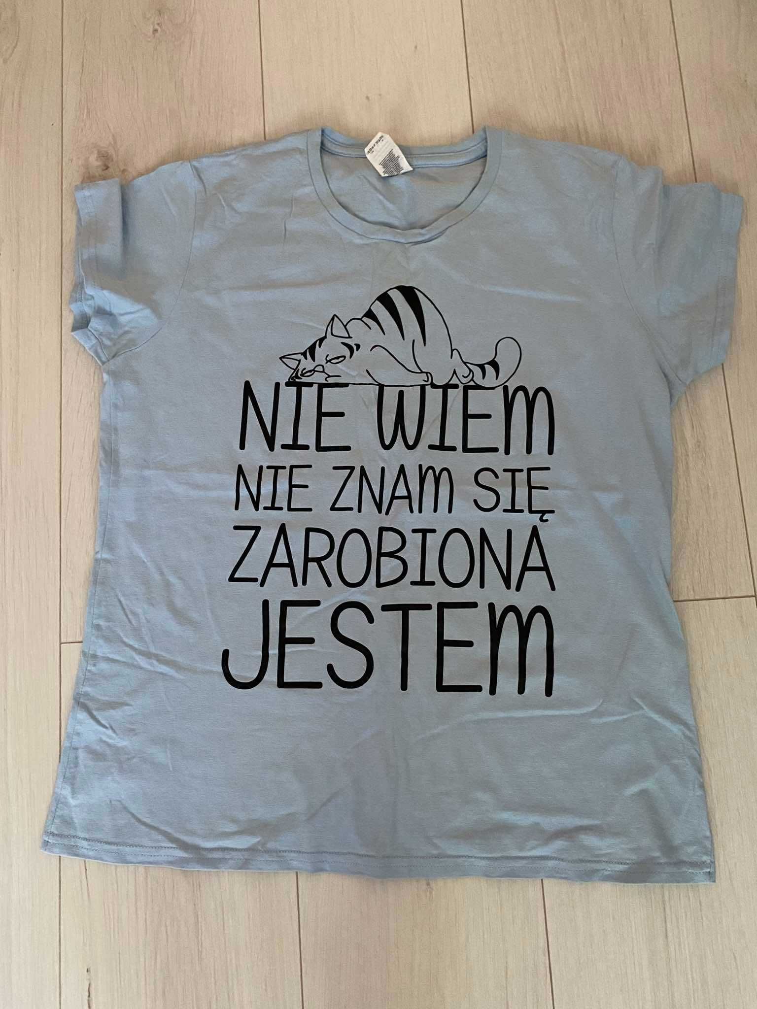 Błękitna koszulka damska z dowcipnym napisem dla zapracowanych r. L/40