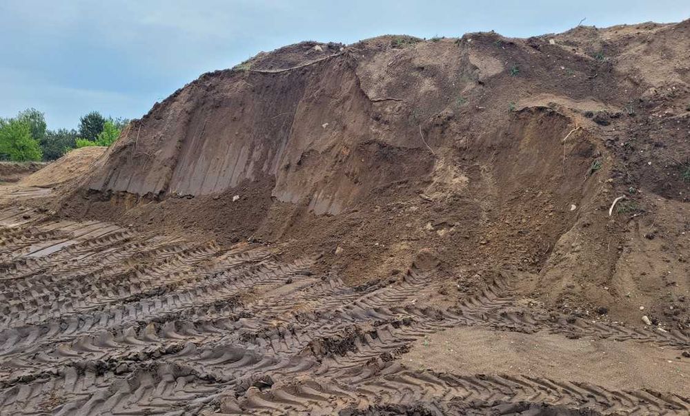 Sprzedam humus/ziemia nieprzesiana. Możliwy dowóz wywrotką. Brodnica.