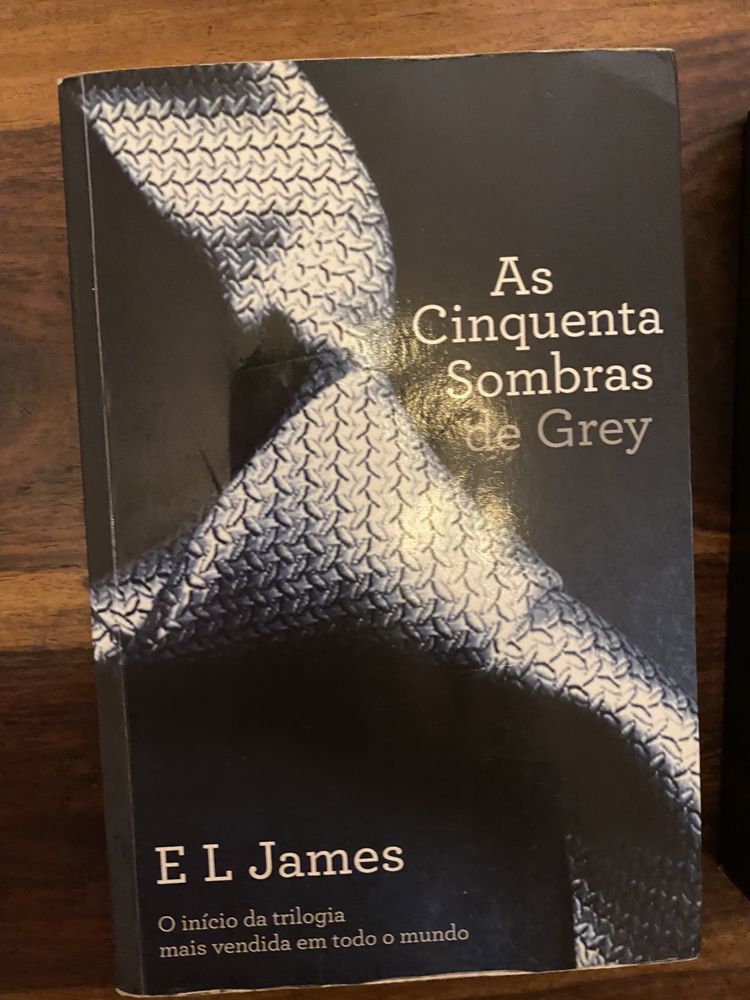 Coleção de livro “ As cinquenta sombras de Grey”, em bom estado.