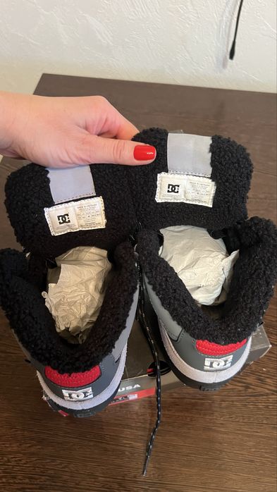 Новые зимнее ботинки - кросовки