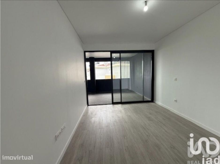 Loja / Estabelecimento Comercial em Santa Cruz de 106,00 m2