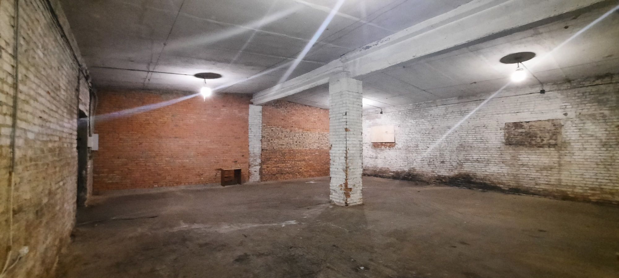 Склад. Площа S = 135 m2. Три ФАЗИ. Асфальт. 220/380V. Напруга.