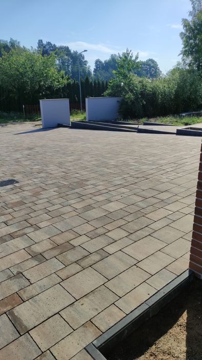Usługi układania polbruku, kostki brukowej, inne prace ziemne