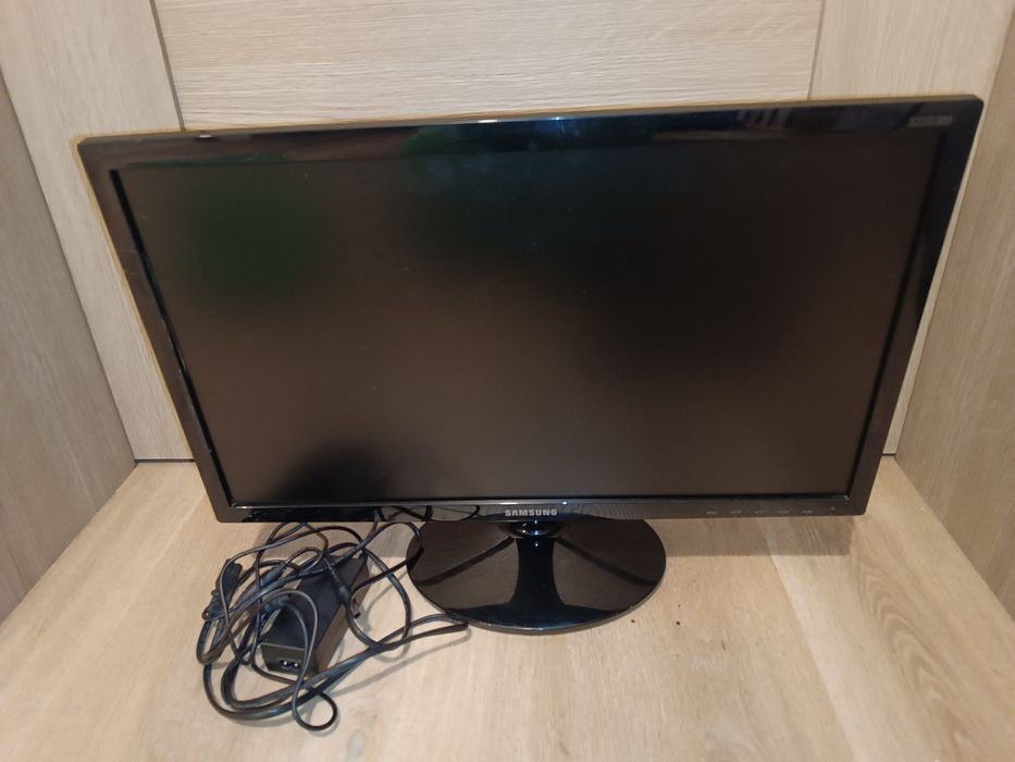 Monitor Samsung S22D300NY 21,5" - 100% sprawny, wejście VGA