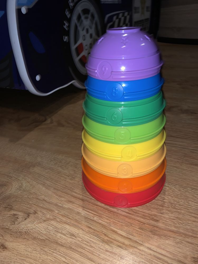 Fisher Price Piramida kubeczków