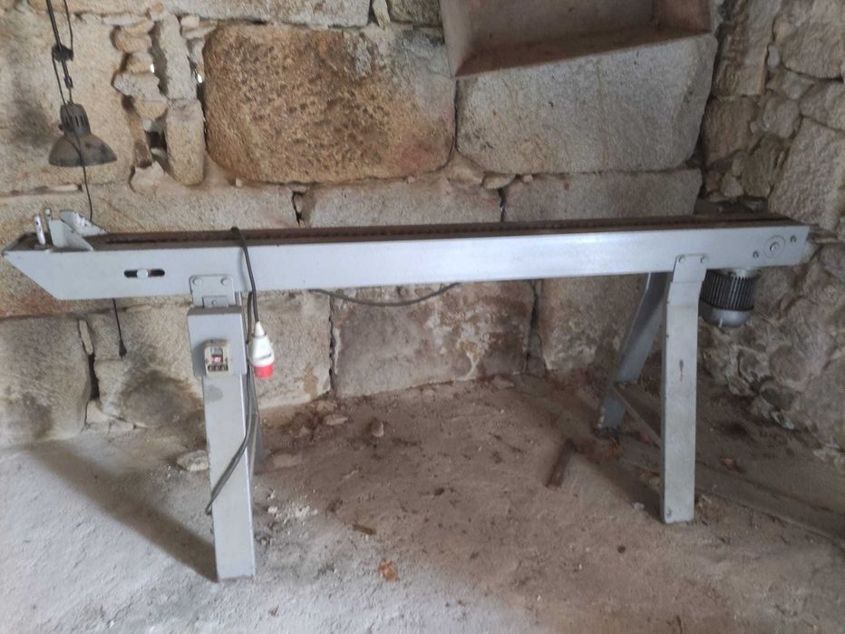 Máquina de puxar fio em ourivesaria